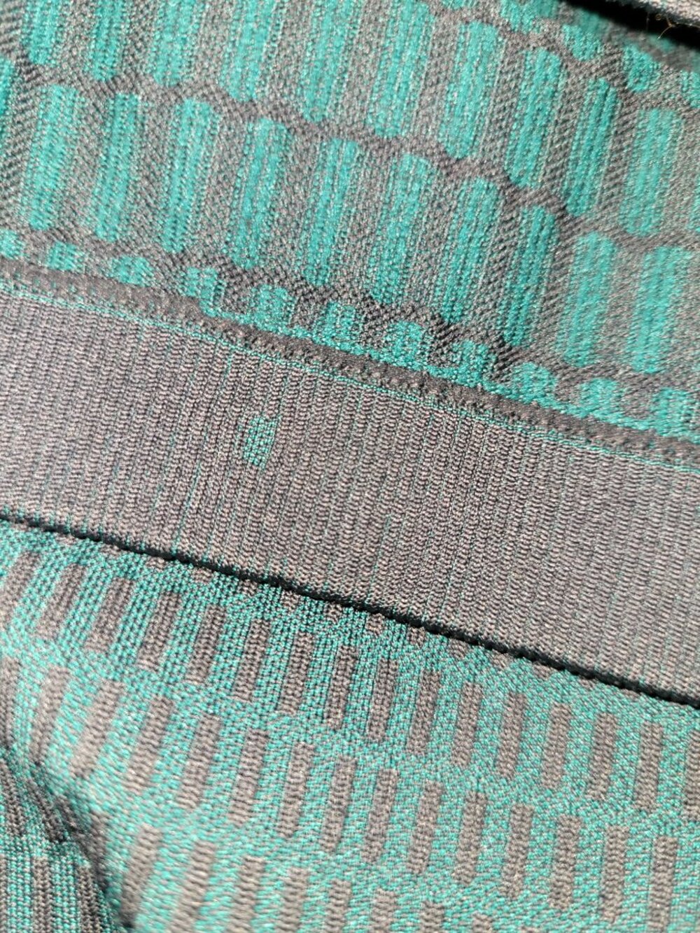 Lululemon About That Base Long Sleeve Black / Forage Teal 2-4 - Picture 8 of 8
